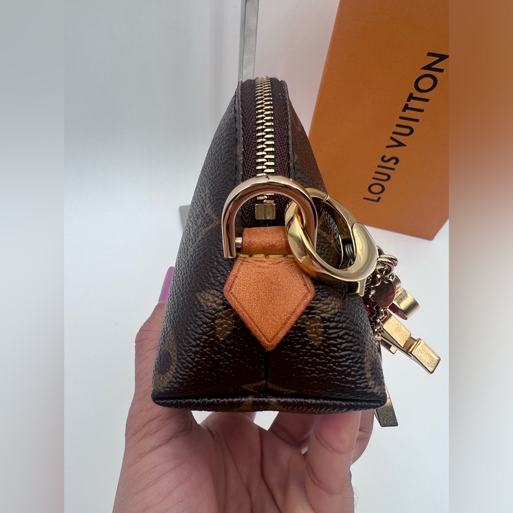 🌹♥️LOUIS VUITTON COSMETICS POUCH/ CROSSBODY BAG ♥️🌹 - Picture 7 of 16